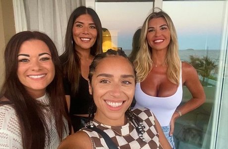 美しい足 OnlyFans ヌード 写真