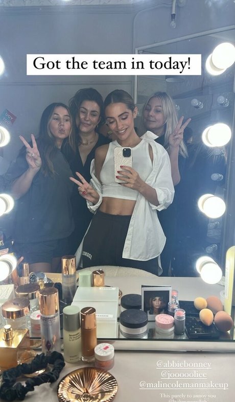 美しいシーメールOnlyFans 可愛い 写真