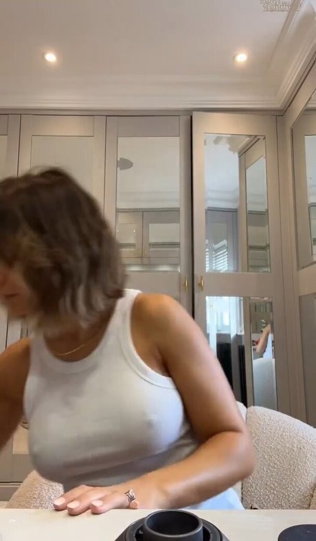 小柄で痩せたOnlyFans ホット 写真