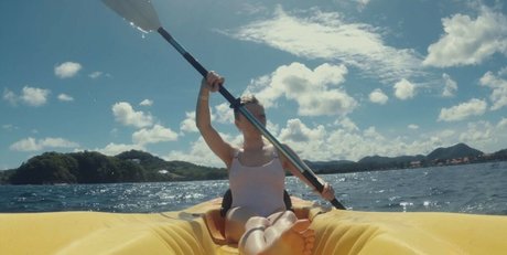 痩せた金髪の熟女OnlyFans セクシーxxx 写真