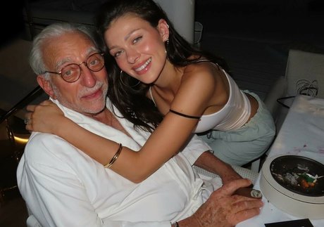 Nicola Peltz 無料のスター ギャラリー