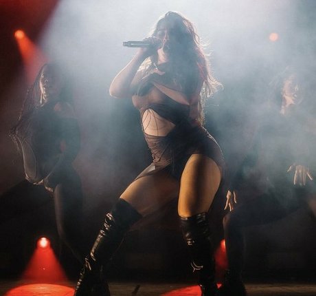 Lauren Jauregui 独占女優 写真