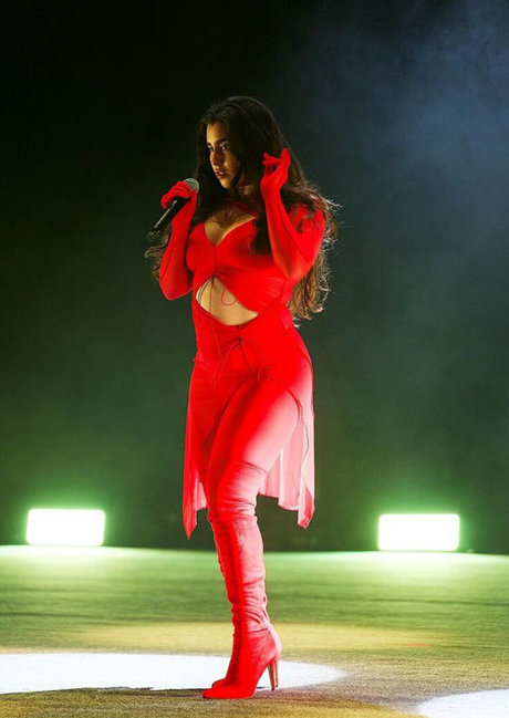 ブルネットの教師OnlyFans アートxxx ギャラリー