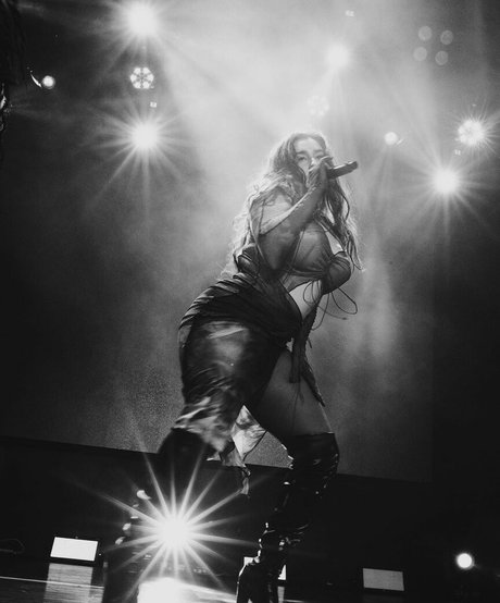 ビキニストリップOnlyFans 無料セックス 画像