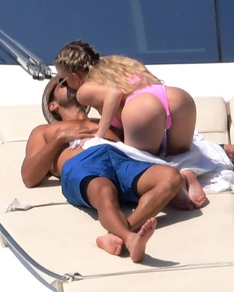 ランジェリーベイビーOnlyFans 無料ヌード ギャラリー