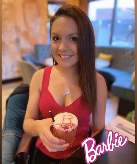 Laura Tobin profile image