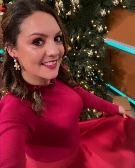 Laura Tobin top profile image