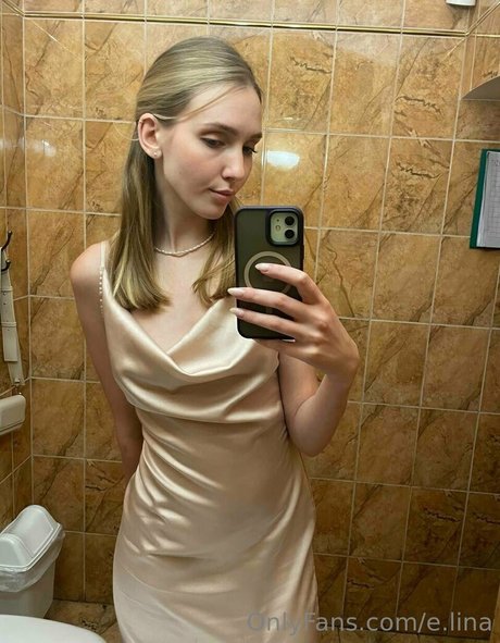 e lina ポルノスター トップ 写真