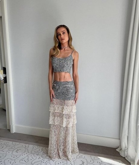 細身の巨乳OnlyFans ホット裸 画像