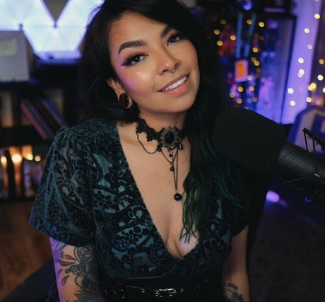 Aileen Senpai アダルトモデル 写真