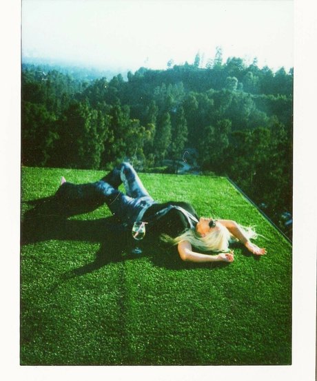 フィットネス熟女OnlyFans アート裸 ギャラリー