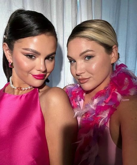 Selena Gomez HD女優 アーカイブ