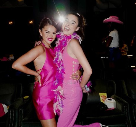 小柄なブロンドの熟女OnlyFans 無料ヌード 写真