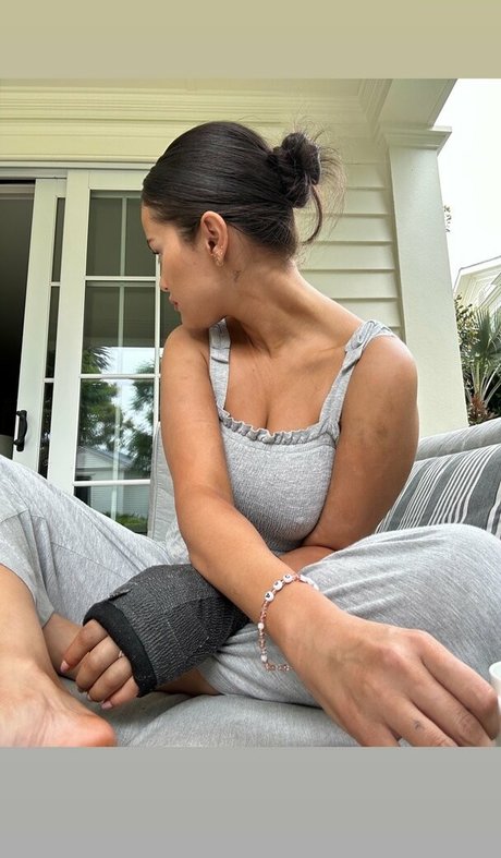 美しい足 OnlyFans エロチック 画像