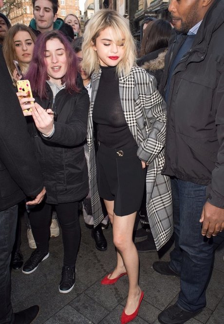 Selena Gomez ポルノスター 無料 写真