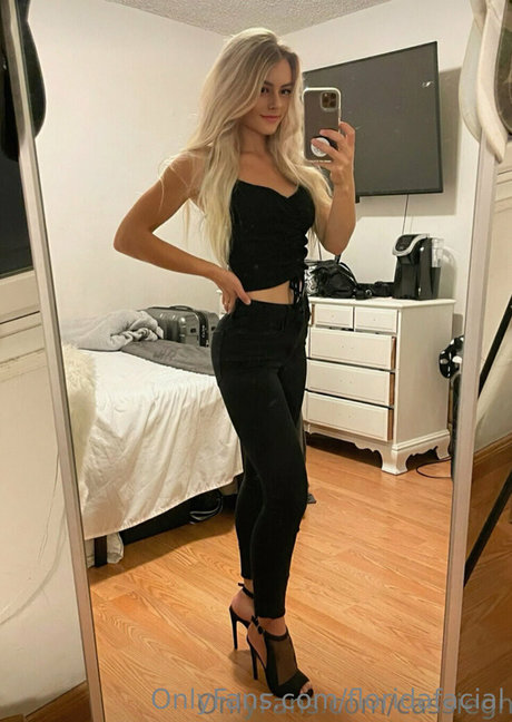 18歳のOnlyFans トップ 写真