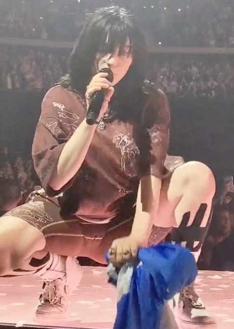 小さな猫OnlyFans ポルノ 写真