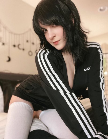 ルビーオンリーファン セクシー裸 画像