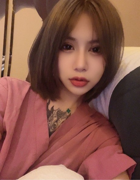 Deer white ヌードスター 写真