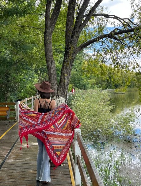 Deer white top profile image