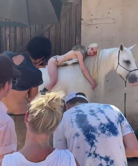 バイセクシャルカップルのOnlyFans ヌード 画像