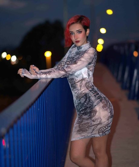 公共の場での猫のOnlyFans エロチック ギャラリー