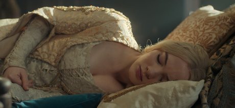 Freya Allan スターセックス ギャラリー