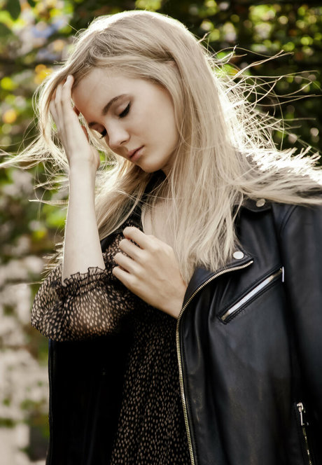 シーメールランジェリーOnlyFans アートヌード 写真