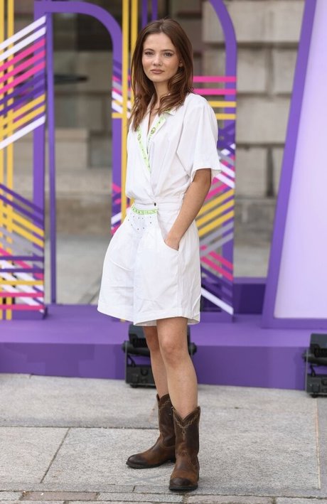 Freya Allan HDモデル ギャラリー