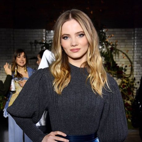 Freya Allan スター 裸 写真