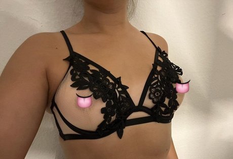 kleine nymphe アダルトモデル 画像