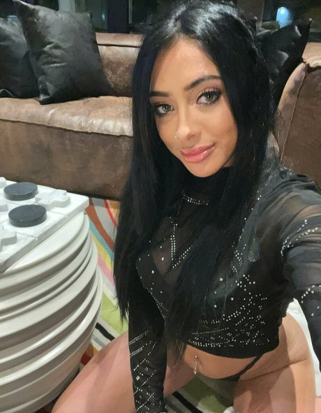 エモオンリーファン 無料裸 写真