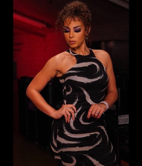 Samantha Irvin xxxモデル 写真