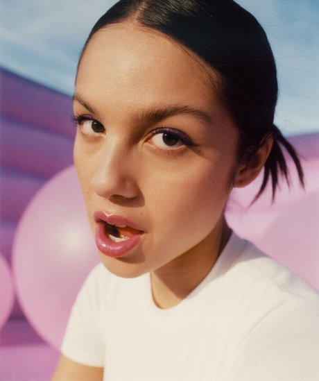 Olivia Rodrigo 限定モデル ギャラリー