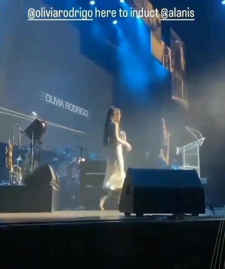 Olivia Rodrigo XXXモデル アーカイブ