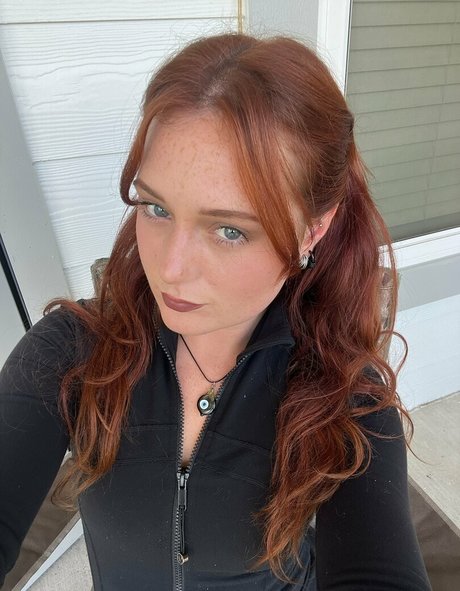 klaire elizabeth ポルノスター アート 画像