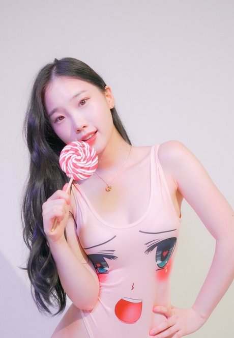 Pureding 裸のポルノスター 画像