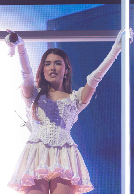 Madison Beer ヌードスター ギャラリー