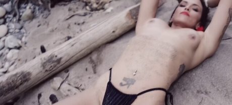 ニューハーフ巨乳OnlyFans 無料裸 画像