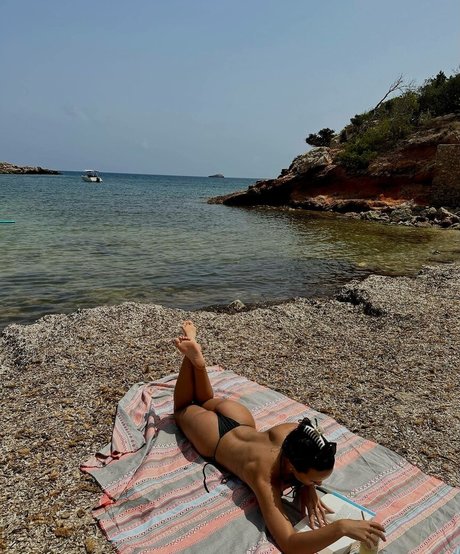 Rafa Kalimann 最高の女優 写真