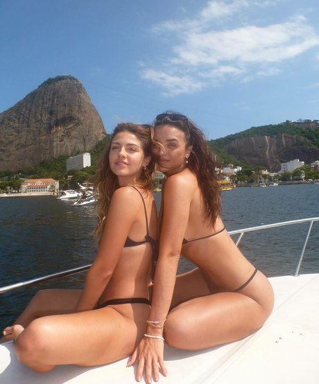 Rafa Kalimann アダルトスター ギャラリー