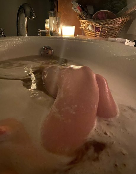 アジア人寝取られOnlyFans 美しいヌード 写真