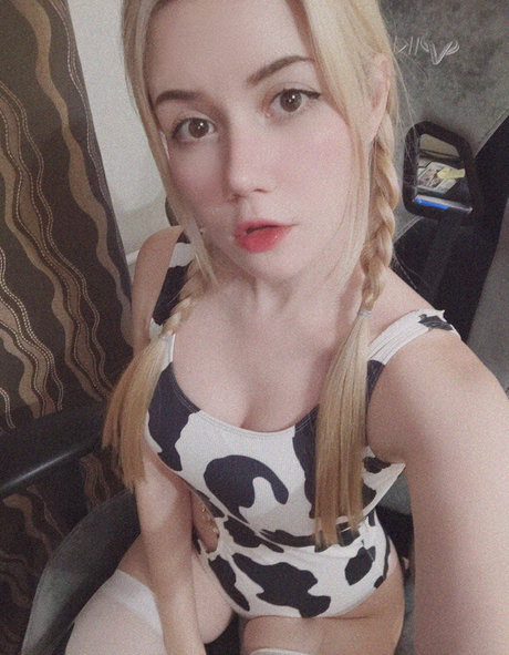 Anastasia Komori スター ヌード 画像