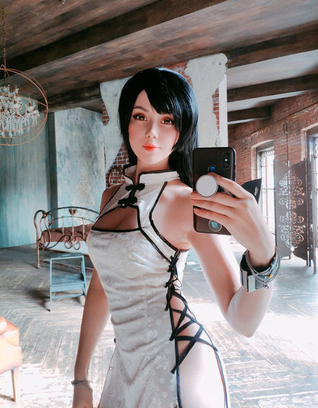 興奮した熟女OnlyFans 美しいヌード 写真