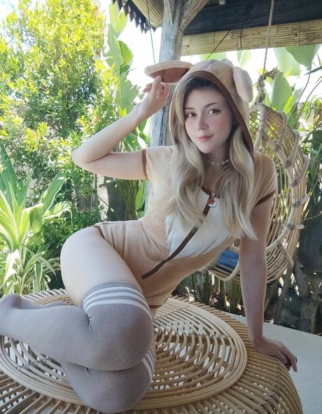 フラットオンリーファン ホット 写真