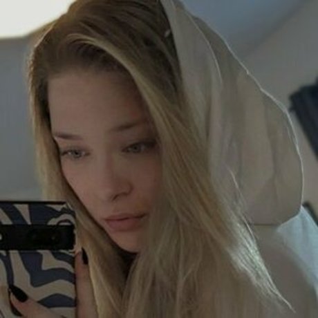 Neevi ヌードのポルノスター アーカイブ