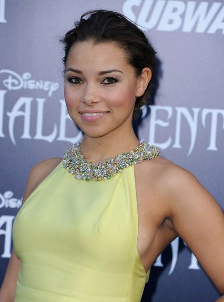 Jessica Parker Kennedy 素敵なモデル ギャラリー