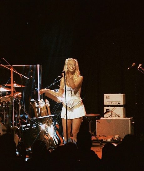 おばあちゃんの巨乳OnlyFans セクシー裸 画像