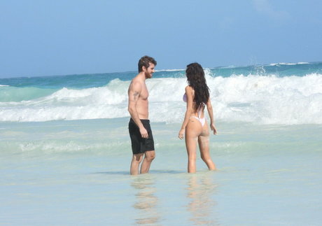 ブロンドヨガOnlyFans アートヌード 画像