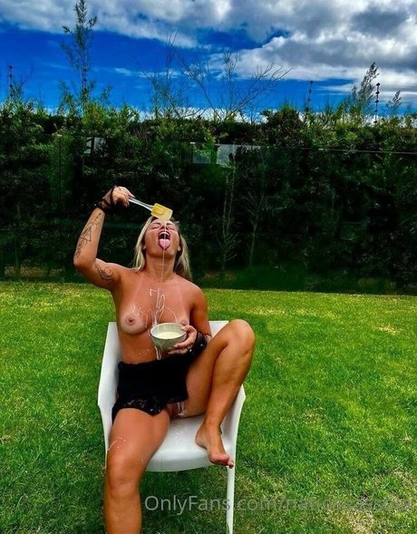 OnlyFansを無効にしました 美しいヌード 写真